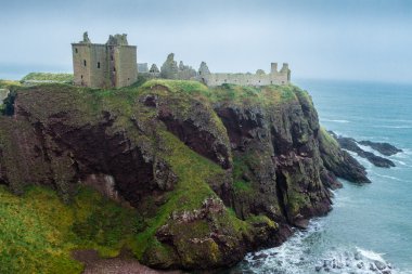 Dunnottar kale promontory ve deniz