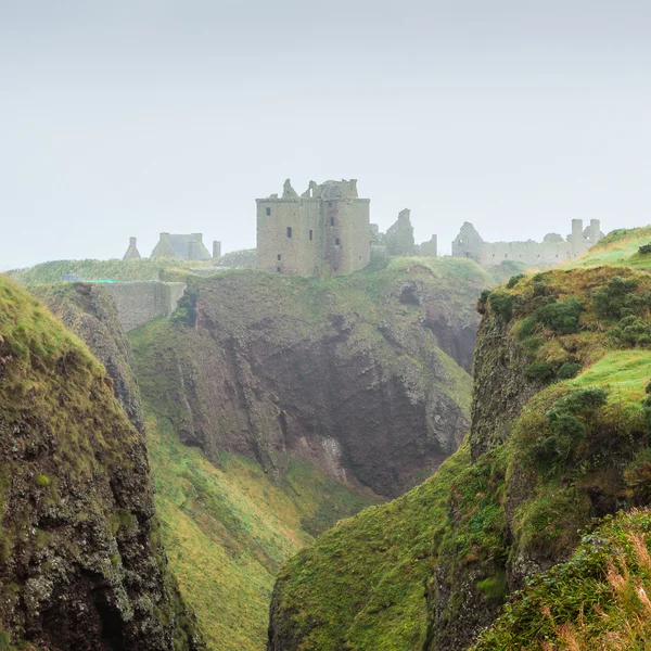 Dunnottar castle shrouded in myst — Stock Photo, Image