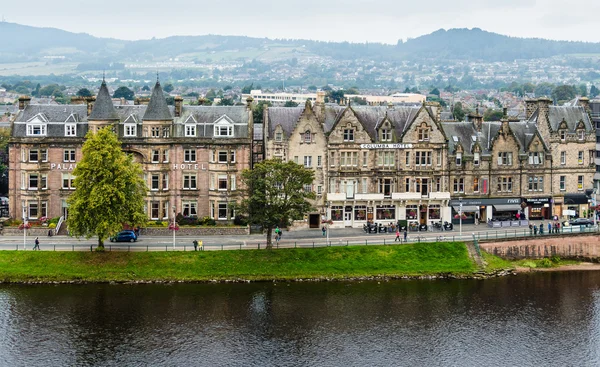 Hotels en restaurants in Ness Walk in Inverness — Stockfoto