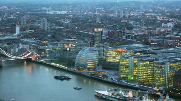 London Hall e River Thames ao entardecer — Vídeo de Stock