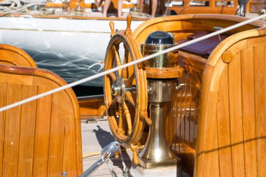 Vieux Port (eski liman) Yelkenli tekne ve yelken yarışlar süresince demirlemiş güç Yatlar Cannes şehir