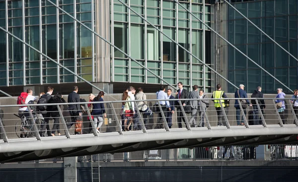 İş insanlar iş günü sonra eve gidiyorum. Londra — Stok fotoğraf