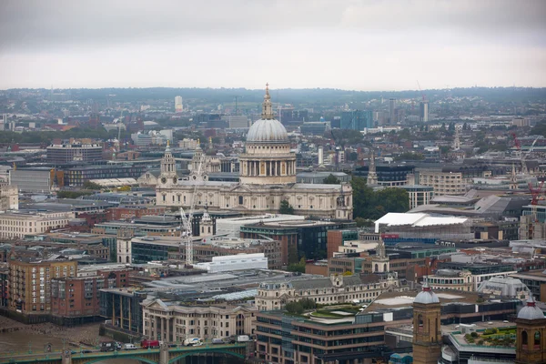 Catedral de San Pablo y la ciudad de Londres —  Fotos de Stock