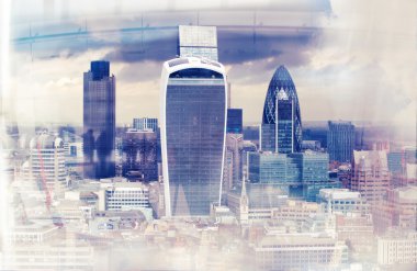 Gün batımında Londra şehir görünümü