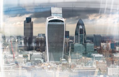 Gün batımında Londra şehir görünümü