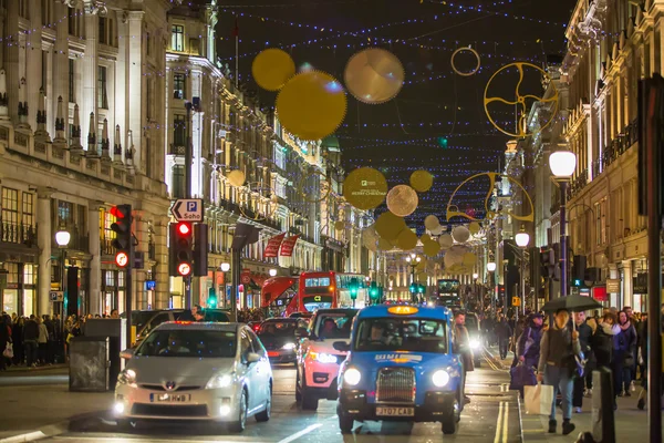 Dekoracje świąteczne oświetlenie na ulicy Regent. Londyn — Zdjęcie stockowe