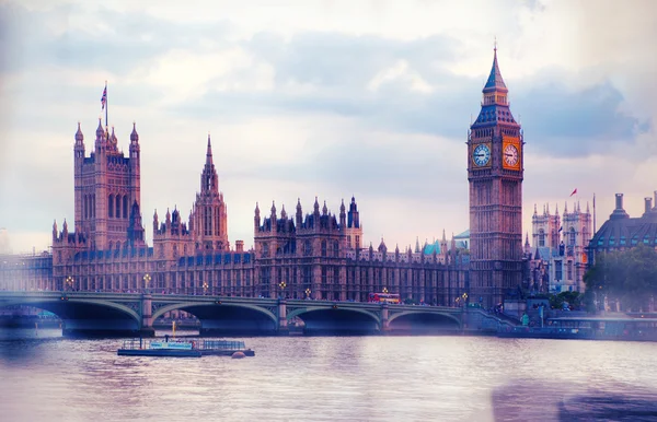 Londýnská City pohled při západu slunce. Velká Británie — Stock fotografie