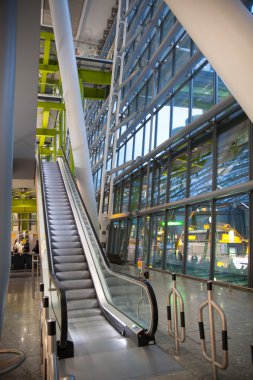 Kalkış salonu Heathrow Havaalanı Terminal 5 iç. Yeni bina. Londra