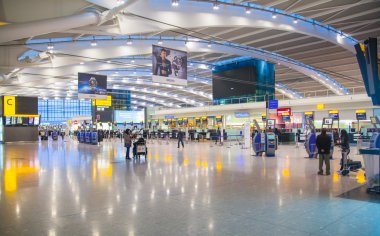 Kalkış salonu Heathrow Havaalanı Terminal 5 iç. Yeni bina. Londra