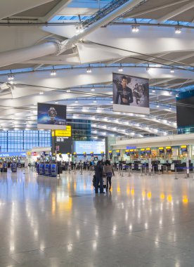 Kalkış salonu Heathrow Havaalanı Terminal 5 iç. Yeni bina. Londra