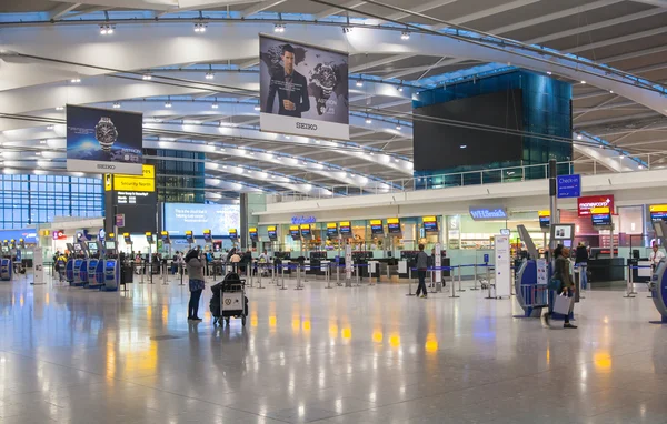 Kalkış salonu Heathrow Havaalanı Terminal 5 iç. Yeni bina. Londra