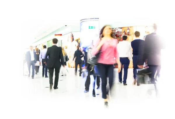 Canary Wharf, Caminando la gente borrosa imagen. Londres — Foto de Stock