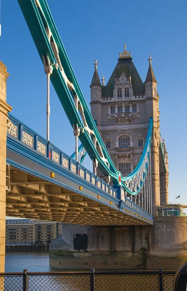 Mostu Tower bridge o zachodzie słońca. London, Wielka Brytania — Zdjęcie stockowe