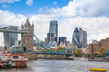 Kule Köprüsü ve şehir Londra, İngiltere