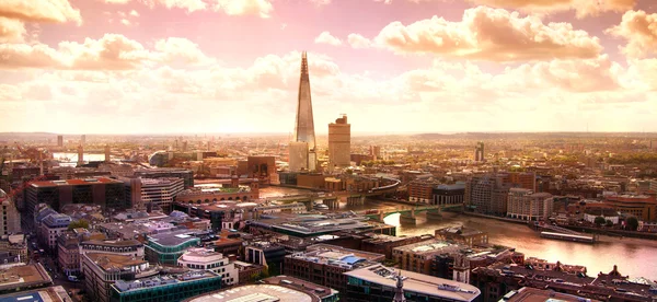 Vista de la ciudad de Londres desde el piso 32. Londres — Foto de Stock