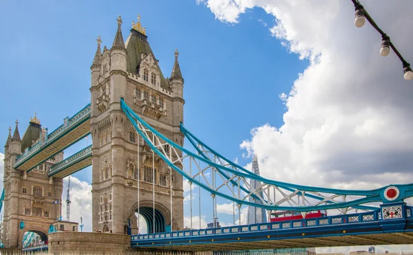 Mostu Tower bridge o zachodzie słońca. London, Wielka Brytania — Zdjęcie stockowe