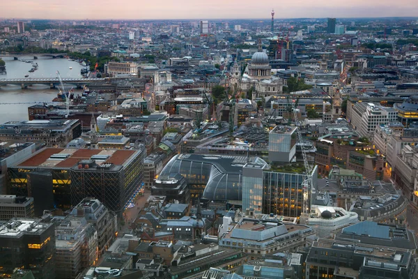 Vista de la ciudad de Londres al pato — Foto de Stock