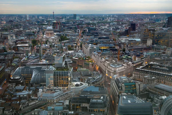 Widok centrum Londynu w duck — Zdjęcie stockowe