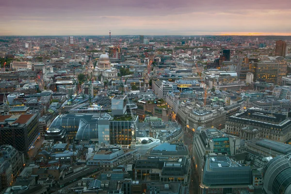 Londen uitzicht bij zonsondergang vanaf de 32 vloer — Stockfoto