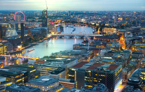 London Visa vid solnedgången från 32 våningen — Stockfoto