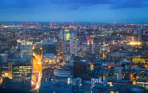 Londen uitzicht bij zonsondergang vanaf de 32 vloer — Stockfoto