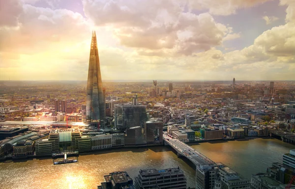 Vue sur la ville de Londres. Éclat de verre UK — Photo