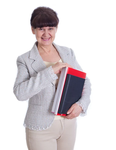 Mulher idosa posando como um funcionário de escritório, administrador ou secretária. Retrato contra de fundo branco — Fotografia de Stock