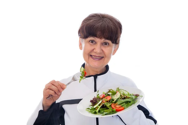 Podeszłym wieku dobra Kobieta szuka jedzenia zieloną sałatą. Pojęcie zdrowego stylu życia — Zdjęcie stockowe