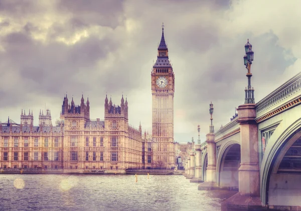 大本和议会两院，香草老式的影响图像。伦敦 — 图库照片