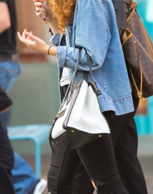 :Halkın, turistlerin ve Leicester Meydanı, gece hayatı, sinemalar, restoranlar ve barlar için Londra hedef ünlü via yürüyüş Londralılar pek çok