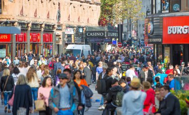 :Halkın, turistlerin ve Leicester Meydanı, gece hayatı, sinemalar, restoranlar ve barlar için Londra hedef ünlü via yürüyüş Londralılar pek çok