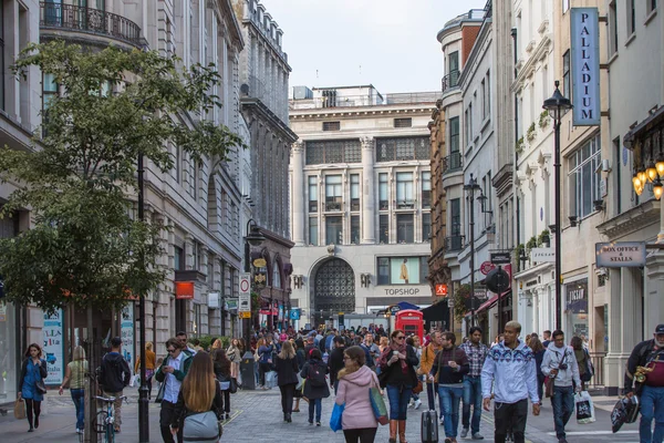 Regent street with lots of walking people crossing the road. London — Stock Photo, Image