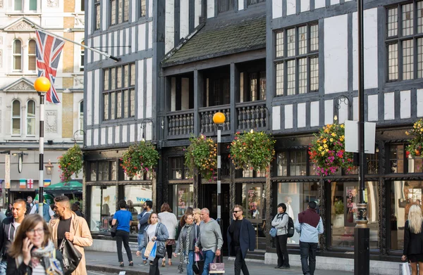 Kingly St. indo em paralelo à rua Regent. Famosas lojas e restaurantes aria. Londres Reino Unido — Fotografia de Stock