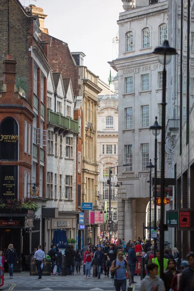 Kingly St. Va en paralelo a Regent Street. Famosos comercios y restaurantes aria. Londres Reino Unido — Foto de Stock