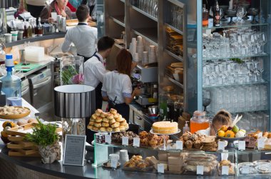 Sky Garden Cafe, rahatlatıcı ve sohbet insanlar. Londra, İngiltere