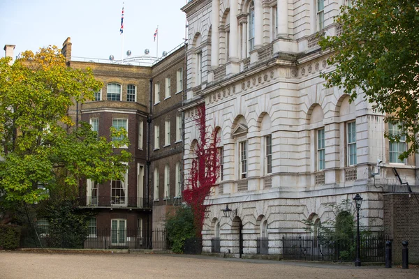 马阅兵广场，伦敦的政府大楼 — 图库照片