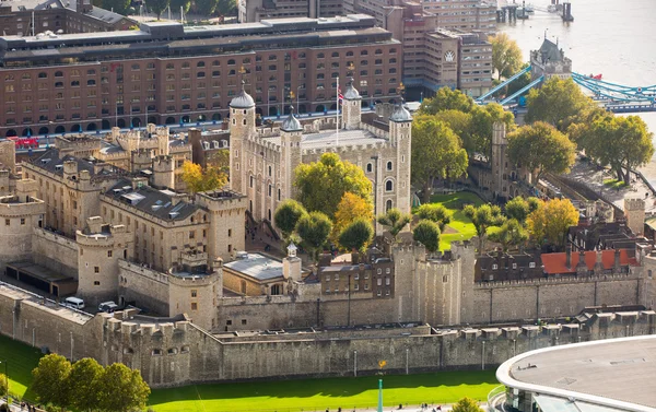 London, UK - 14. Oktober 2015 - Tower of london view. Panorama aus dem 32. Stock — Stockfoto
