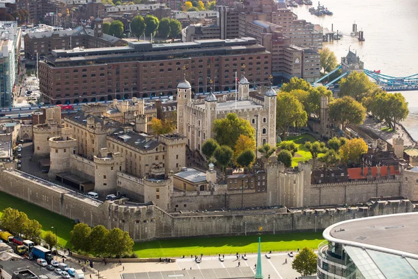 Λονδίνο, Ηνωμένο Βασίλειο - Οκτώβριος 14, 2015 - προβολή του Πύργου του Λονδίνου. Πανόραμα από τον όροφο 32 — Φωτογραφία Αρχείου