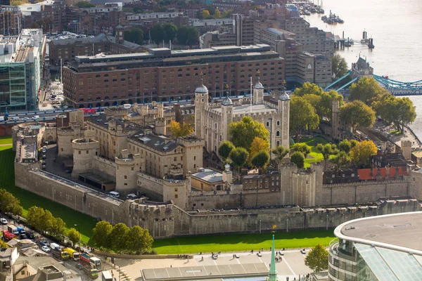 Pohled na Londýn, Velká Británie - 14. října 2015 - Tower of London. Panorama z 32 patra — Stock fotografie