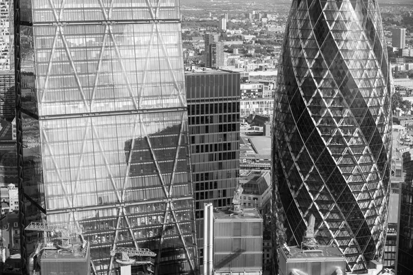 LONDON, Gherkin building Modern office blocks City of London, business and banking aria. — Stock Photo, Image