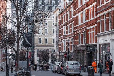 Londra, İngiltere - 23 Şubat 2021: Ulusal tecrit sırasında Londra 'nın boş sokakları. Kapsamlı kısıtlamalar, sosyal mesafeler. 