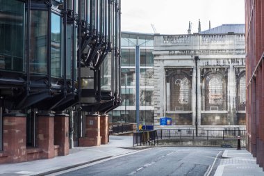 Londra, İngiltere - 23 Şubat 2021: Ulusal tecrit sırasında Londra 'nın boş sokakları. Kapsamlı kısıtlamalar, sosyal mesafeler. 