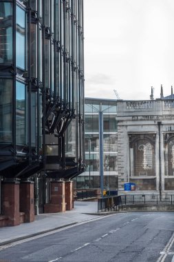 Londra, İngiltere - 23 Şubat 2021: Ulusal tecrit sırasında Londra 'nın boş sokakları. Kapsamlı kısıtlamalar, sosyal mesafeler. 