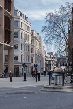 Londra, İngiltere - 23 Şubat 2021: Ulusal tecrit sırasında Londra 'nın boş sokakları. Kapsamlı kısıtlamalar, sosyal mesafeler. 