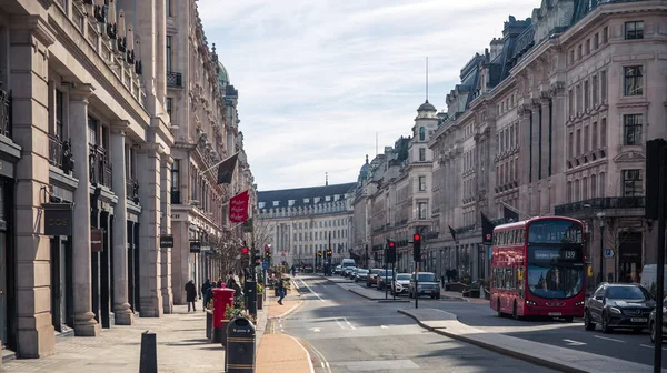 ロンドン 2021年2月23日 リージェントストリート ロックダウン中にロンドンの空の通り市 社会的距離の制限です — ストック写真