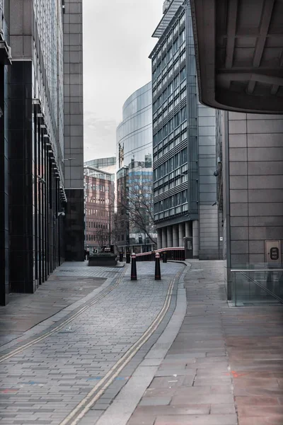 Londra, İngiltere - 23 Şubat 2021: Ulusal tecrit sırasında Londra 'nın boş sokakları. Kapsamlı kısıtlamalar, sosyal mesafeler. 