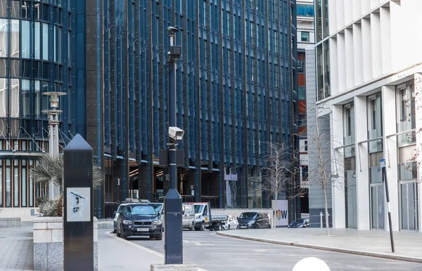 Londra, İngiltere - 23 Şubat 2021: Ulusal tecrit sırasında Londra 'nın boş sokakları. Kapsamlı kısıtlamalar, sosyal mesafeler. 