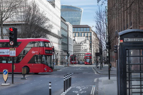 Лондон Великобритания Февраля 2021 Года Лондонские Красные Автобусы Улицах Лондонского — стоковое фото