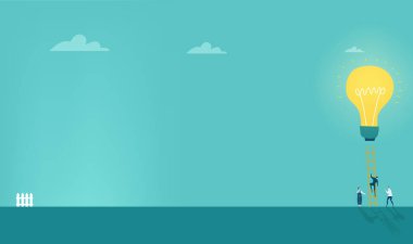 Başarılı iş adamları yeni yaratıcı fikrin sembolü olarak yukarı tırmanıp ampulü yakarlar. İş konsepti illüstrasyonu