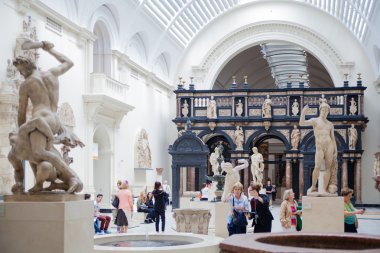 London, İngiltere - Ağustos 24, 2014: victoria ve albert Müzesi. v & bir müze olan dünyanın en büyük Müzesi Dekoratif Sanatlar ve tasarım.